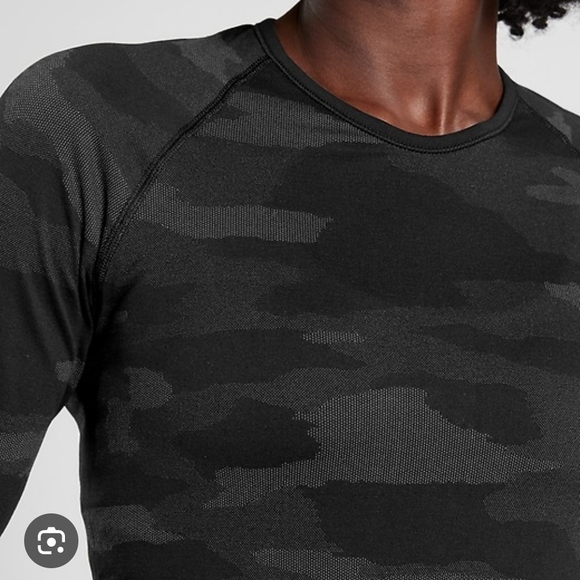 Athleta Charcoal Camo Short Sleeve Tee Small - Picture 2 of 9
